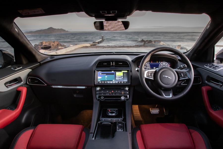Торпедо Jaguar F-Pace 25d AWD Chequered Flag 2020 года  (ZA) (фото 34 из 37)